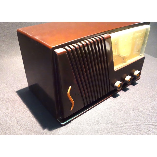 Submitted for your consideration is this Circa 1950 Silver Tone Vintage Radio with an Chocolate Brown colored early...