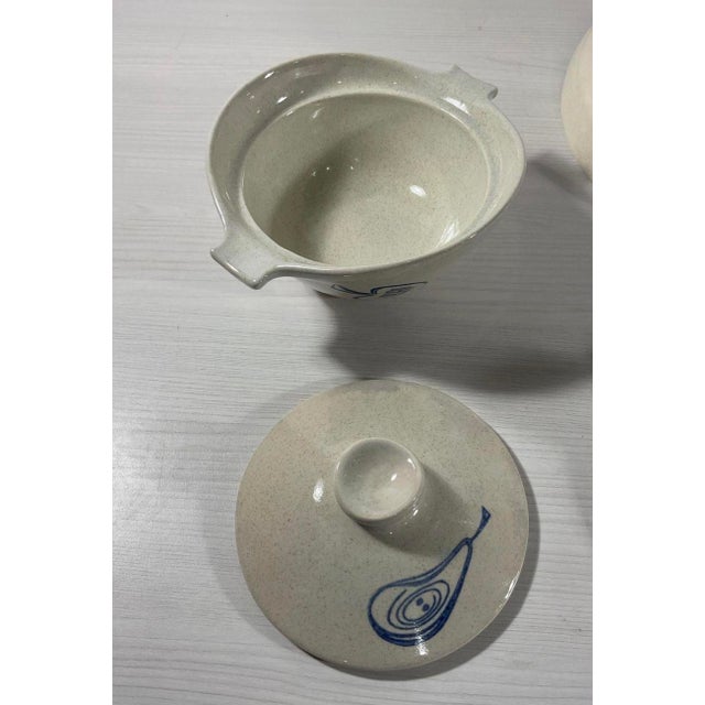 Gray 1950s Rare Ben Seibel Pfaltzgraff Country-Time Lidded Casserole Set - A Pair For Sale - Image 8 of 10