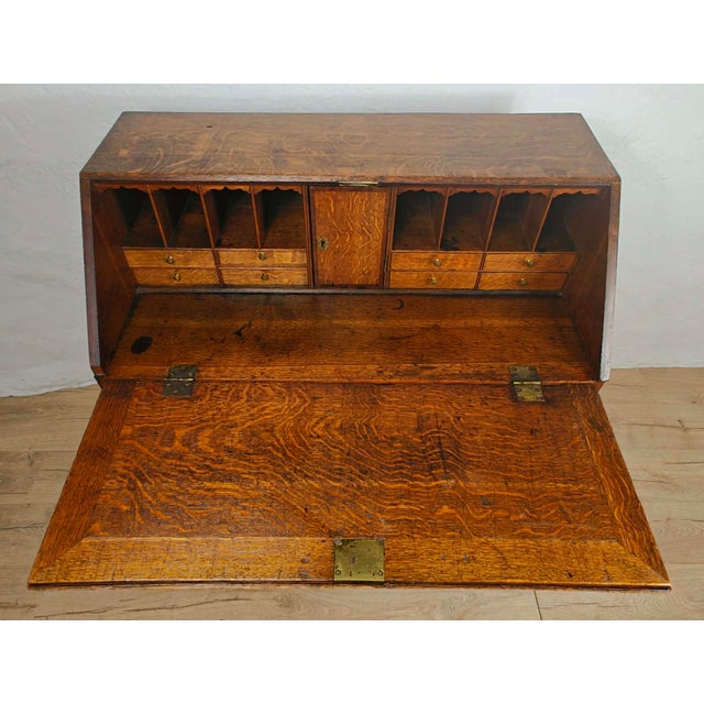 Early 19th Century Antique English George III Writing Bureau in Oak, 18th Century For Sale - Image 5 of 18
