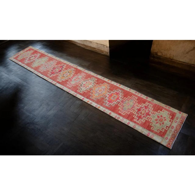 The 'splendor' vintage Turkish runner is an rare rug from the kurdish region. This texture, color combination and long...