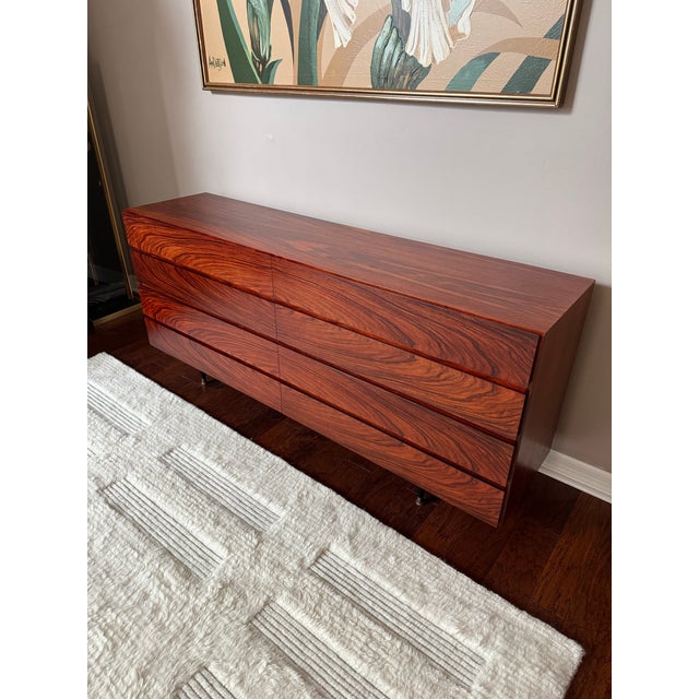 Vinde Mobelfabrik Vintage Mid Century MCM Danish Rosewood Dresser by Arne Wahl Iversen for Vinde Mobelfabrik For Sale - Image 4 of 13