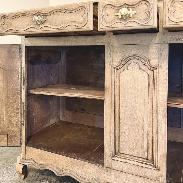 18th Century Country French Louis XIV Style Buffet in Stripped Oak For Sale - Image 16 of 18