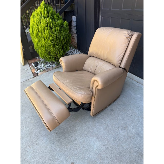 Experience the exceptional comfort and craftsmanship Hancock & Moore is known for with this beautiful leather swivel club...