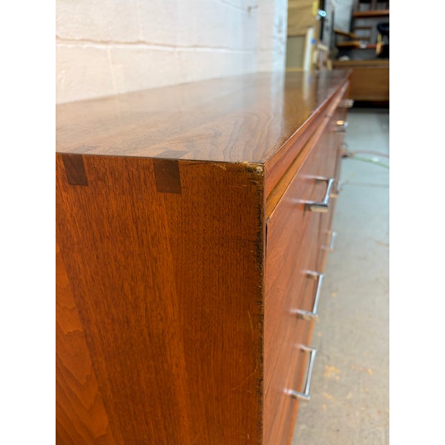 Mid 20th Century Walnut Nine Drawer Dresser by Detroit Furniture Co. For Sale - Image 13 of 15