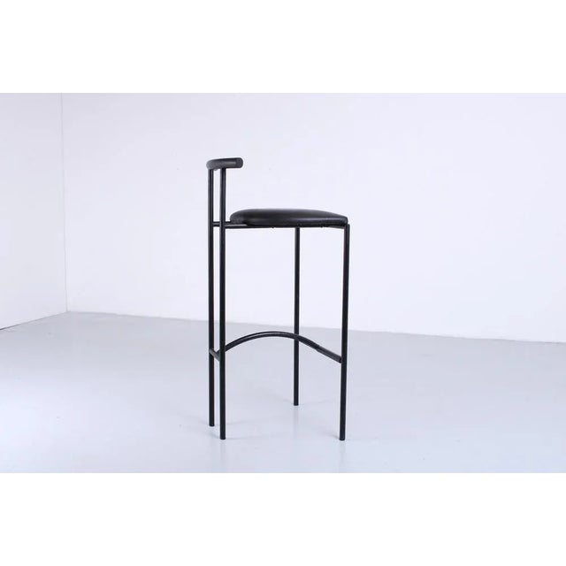 1980ies designed high stool by Bieffeplast, design Rodney Kinsman. Tubular steel frame with skai upholstery. Takes hardly...