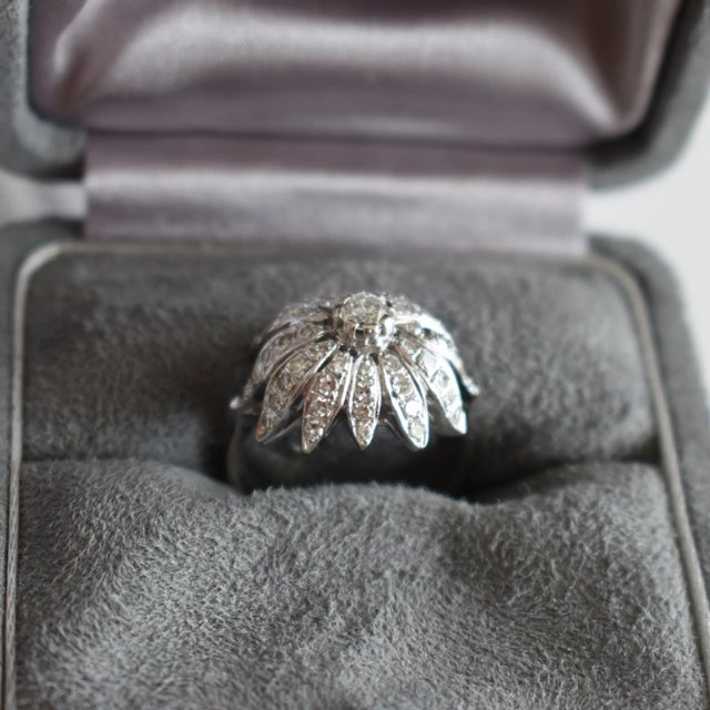 Transparent Vintage Flower Ring 18 carat gold and diamonds, Size 5.75 For Sale - Image 8 of 8