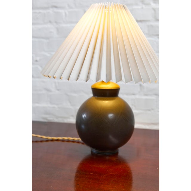 Art Deco Ceramic Table Lamp by Nils Thorsson for Aluminia Royal Copenhagen, 1950 For Sale - Image 8 of 14