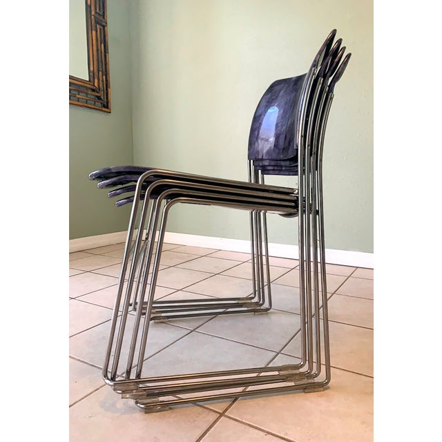 David Rowland Minimalist Postmodern Iridescent Blue Marble Steel 40/4 Chairs – 2023 Reproduction of the David Rowland Design, Chrome Frame, Set of 4 For Sale - Image 4 of 11