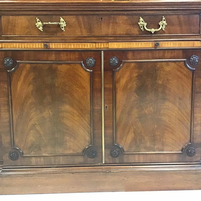 1940s Early 20th Century Mahogany and Walnut Georgian Breakfront by Legendary Cabinet Makers Schmieg & Kotzian For Sale - Image 5 of 13