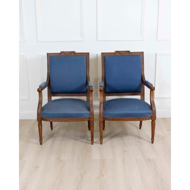 French Mid 20th Century Set Of Four Louis XVI Style Armchairs In Natural Wood For Sale - Image 3 of 18