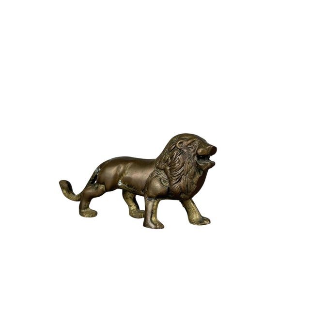 Vintage lion figurine that would be a wonderful addition to any area of the home.