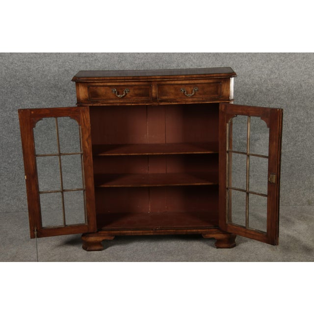 Small High Biedermeier Showcase in Walnut, 1850s For Sale - Image 18 of 18