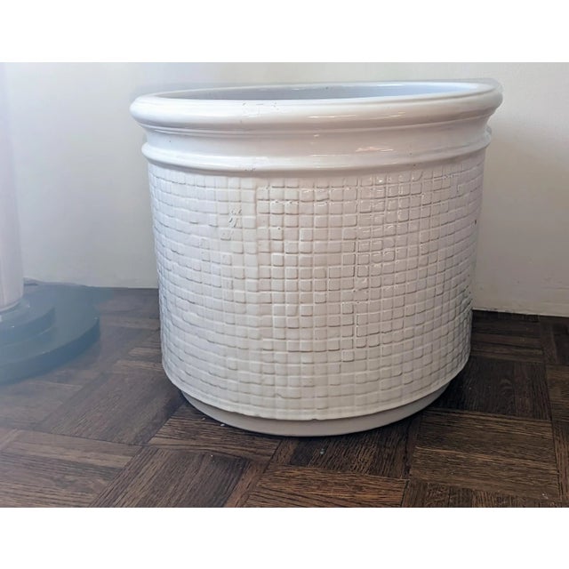 Late 20th Century Late 20th Century Large Gloss White Planter by Gainey For Sale - Image 5 of 7