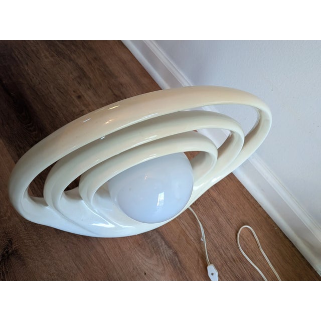1980s Vintage 1980s Art Deco Revival Ceramic Halo Rings Ellipse Table Lamp Opalescent For Sale - Image 5 of 11