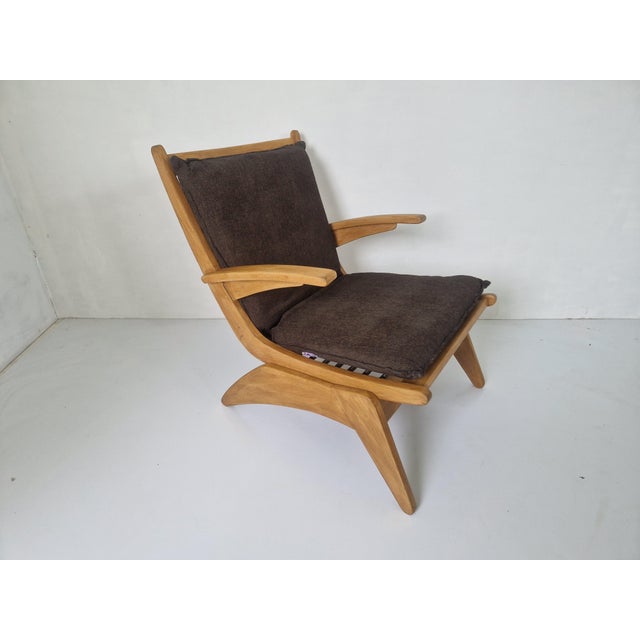 A beautiful iconic oak chair designed By Jan den Drijver in end of the 1940's. This chair was designed for "De Stijl" in...