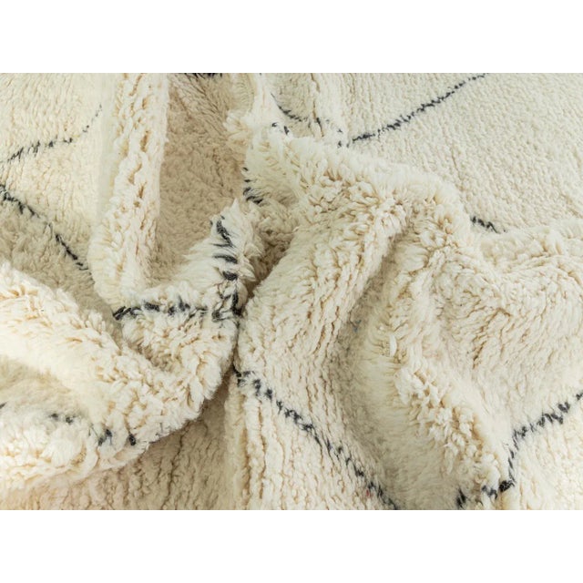 Midi Beni III Berber Rug, 2010s For Sale - Image 6 of 10