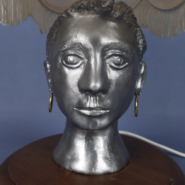 Brown Sculptural Female Face Table Lamp in Aluminum and Wood, 1960s For Sale - Image 8 of 17