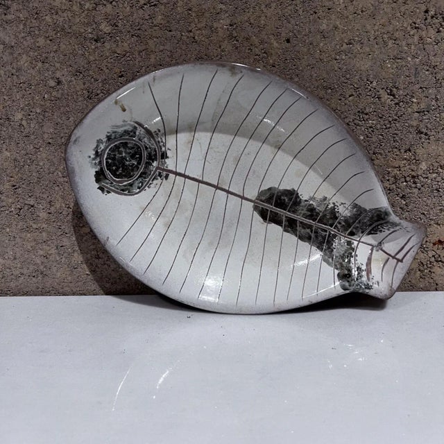 Mid-Century Modern Mid-Century Modern Ceramic Fish Plate by Tackett & Fujita, 1960s For Sale - Image 3 of 13