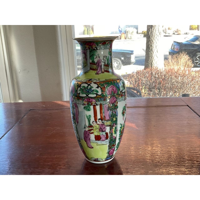 This is a Chinese Rose Medallion Vase from Hong Kong in 1970’s. It is in very good condition with no chips or cracks and...