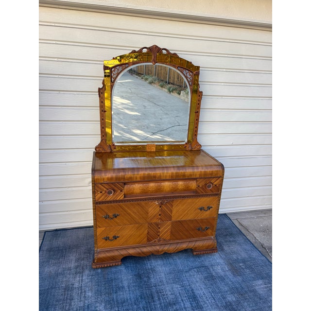 Vintage 1930s Art Deco Waterfall Bedroom Furniture Set Featuring Matching Wooden Grain Veneer Panels, Curved Edges, and Arched Mirrors For Sale - Image 9 of 12