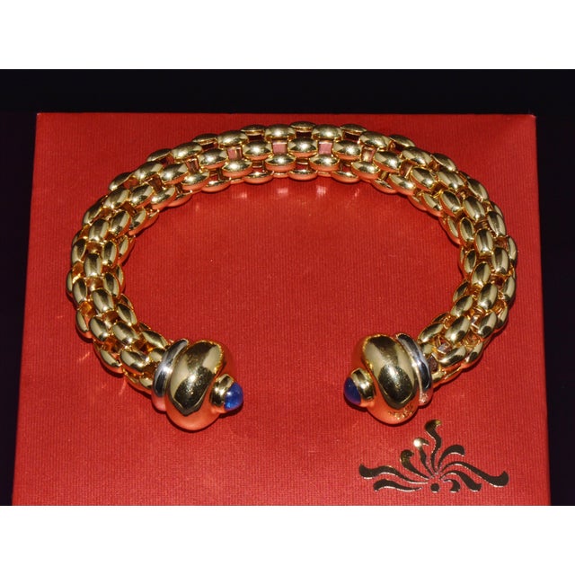 Mid-Century Modern Vintage Fope Flex'it 18k Gold Natural Blue Sapphire Open Cuff Bangle Bracelet For Sale - Image 3 of 15