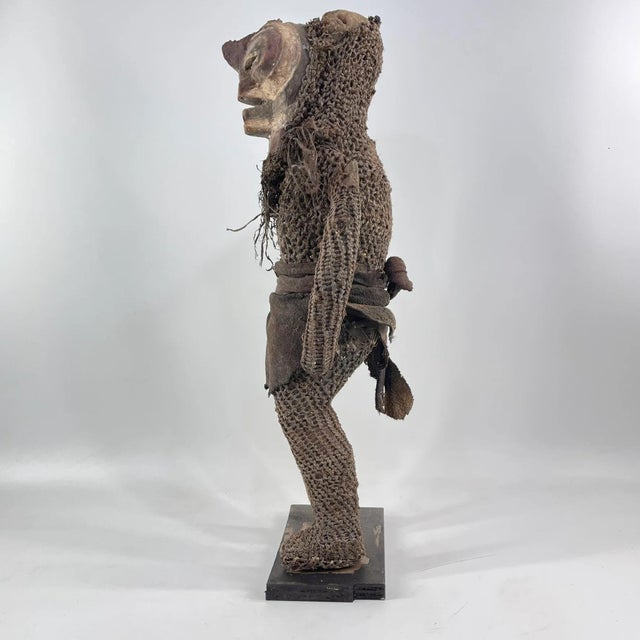 African Early 20th Century Songye Nkishi Power Fetish Figure on Custom Stand For Sale - Image 3 of 11