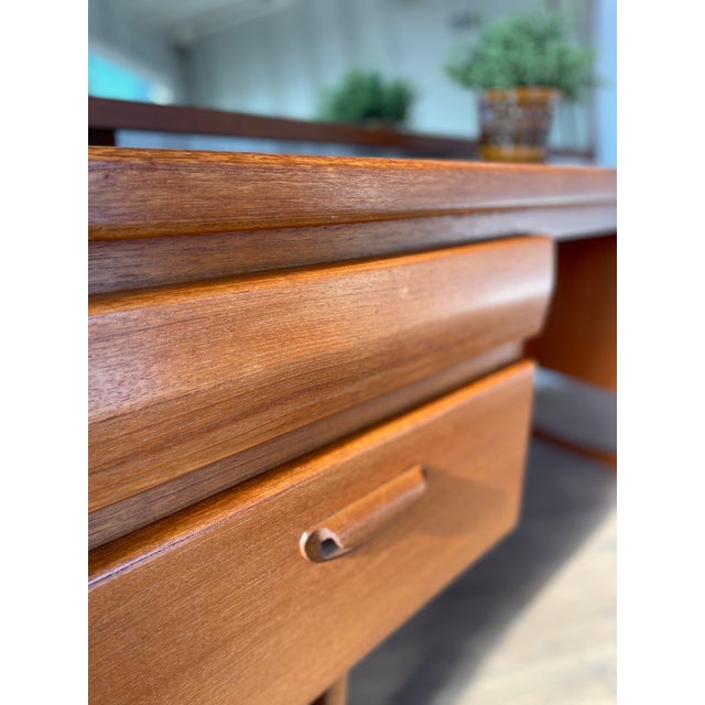 1960s Mid-Century Modern Teak Dressing Table with Mirror by William Lawrence, 1960s For Sale - Image 5 of 18
