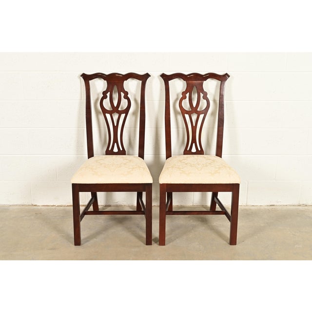 A gorgeous pair of Georgian or Chippendale style side chairs or dining chairs By Thomasville USA, Late 20th Century Carved...