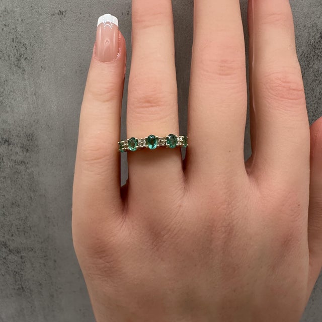 Early 21st Century Emerald Diamond Ring 10kt Yellow Gold Five Stone Size 6 New For Sale - Image 5 of 6