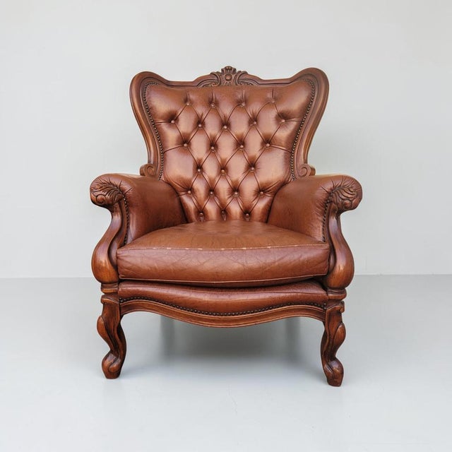 French Louis XV Style Chair in Carved Walnut and Patinated Leather, 1890s For Sale - Image 10 of 18