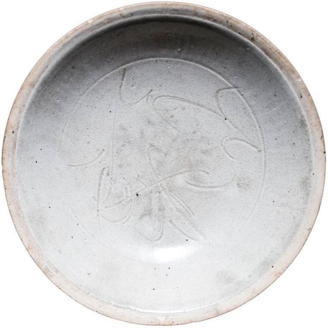 Chinese porcelain bowl made of glazed porcelain adorned with flowers petal and engravings. 12th-14th century, Sung period.