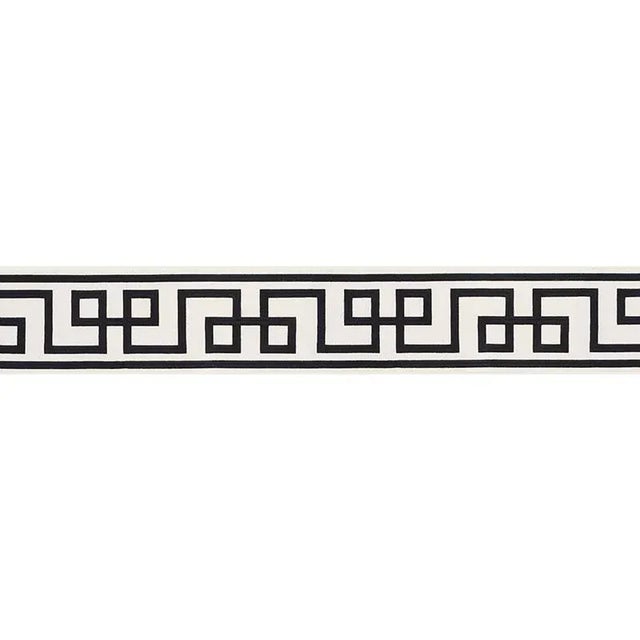 These gutsy trims are perfect for the leading edge of curtains or anywhere you want to add instant glamour. Sold as a...