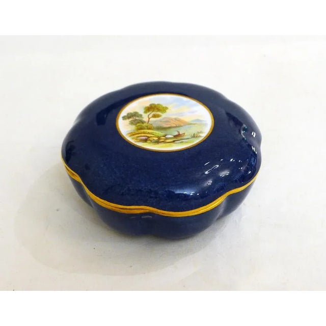 Flower-Shaped Box in Porcelain from Copelands, 1890s For Sale - Image 11 of 11