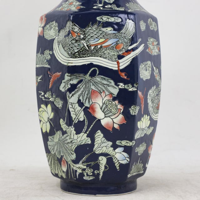 Blue Pair of Chinese Mid-20th Century Famille Rose Cobalt Blue Hexagonal Vases For Sale - Image 8 of 14