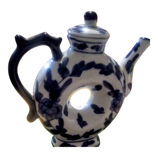 Vintage Chinoiserie donut teapot Cobalt blue floral pattern on a white background For Sale