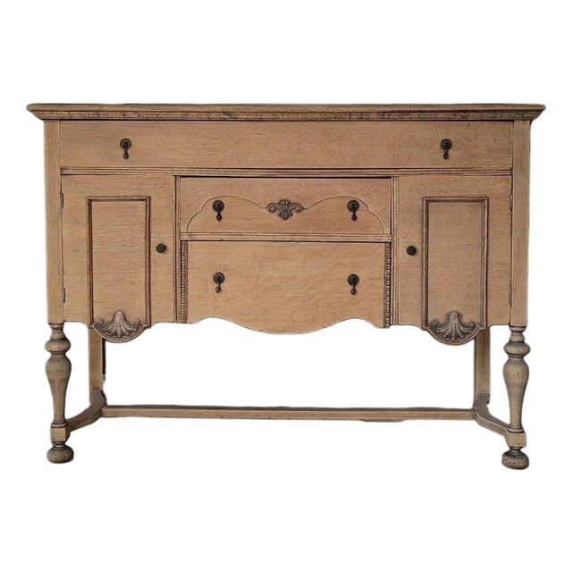 Early 1900s Tiger Oak Sideboard With Scalloped Apron and Turned Legs For Sale