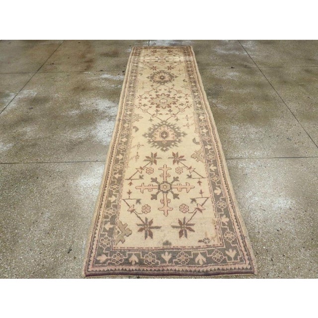 Galerie Shabab Collection Mid-20th Century Handmade Turkish Oushak Runner For Sale - Image 4 of 10