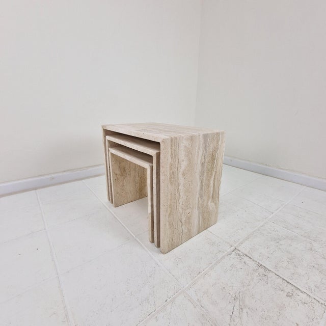 1980s Italian Grooved Travertine Nesting Tables, 1980s, Set of 3 For Sale - Image 5 of 18