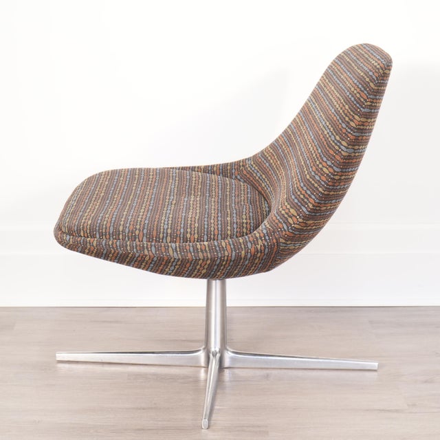 Mid-Century Modern Modern Bernhardt "Chiara" Swiveling Lounge Chair For Sale - Image 3 of 7