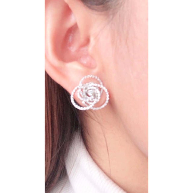 18 Karat White Gold Diamond Flower Swirl Stud Earrings by H2 at Hammerman For Sale - Image 4 of 12