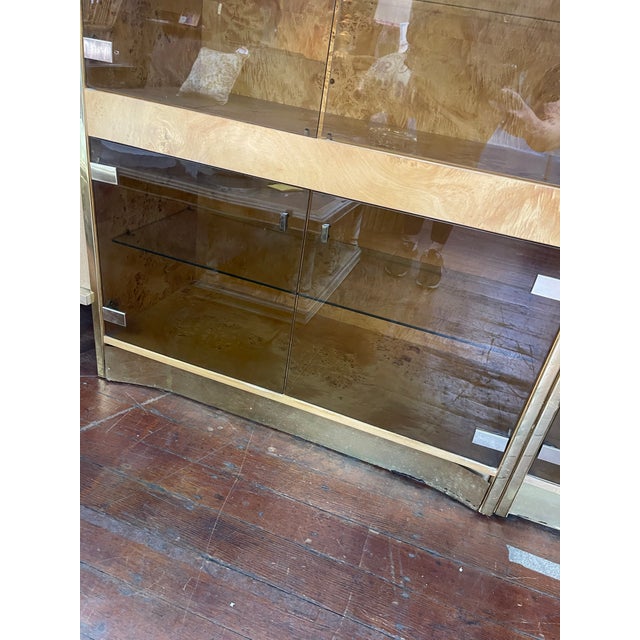Brown Mid 20th Century Hollywood Regency Burl Wood and Brass Display Cabinet For Sale - Image 8 of 10