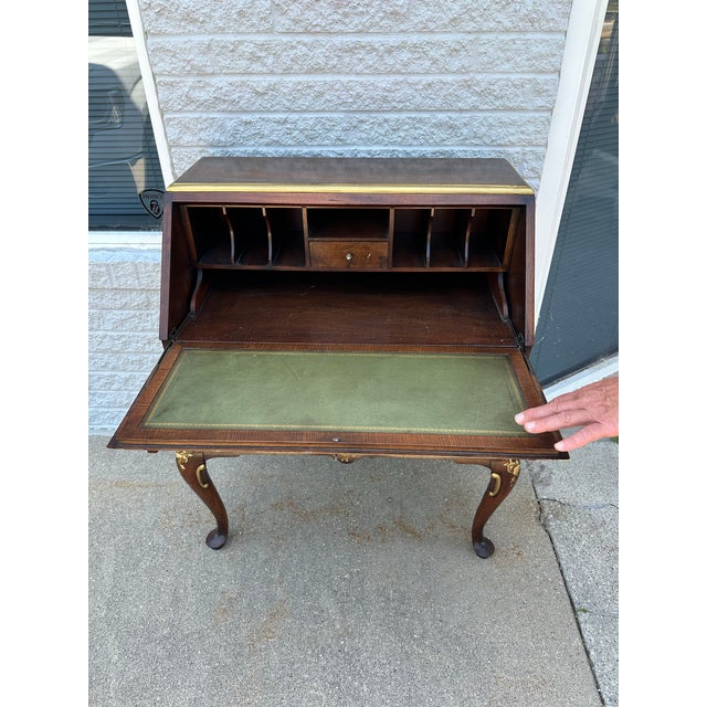 Up for your consideration is this Hekman Furniture Co striking chinoiserie secretary desk. Green leather writing surface...