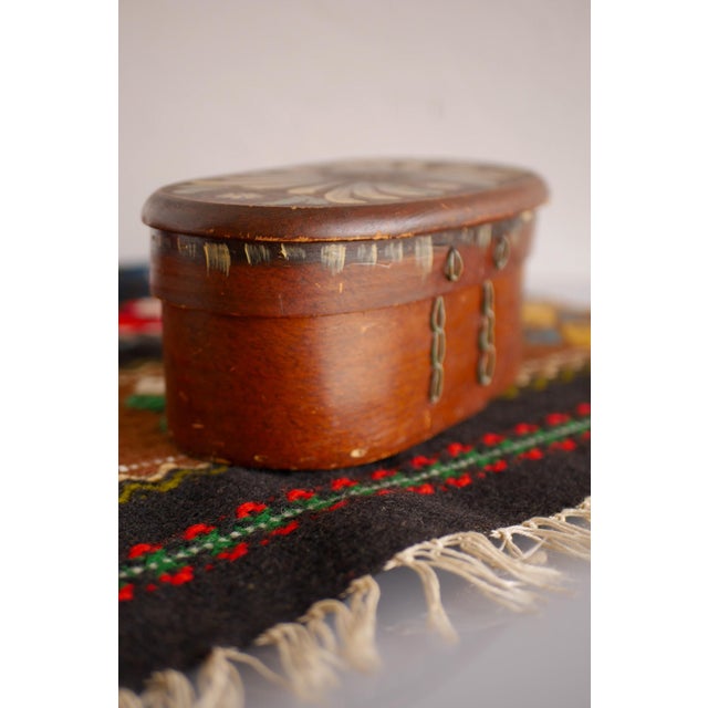 Vintage Traditional Swedish Handmade Bent Wooden Tine Box Svepask Hand-Painted with Kurbits Pattern in the style of Sundborn, 1947 For Sale - Image 10 of 12