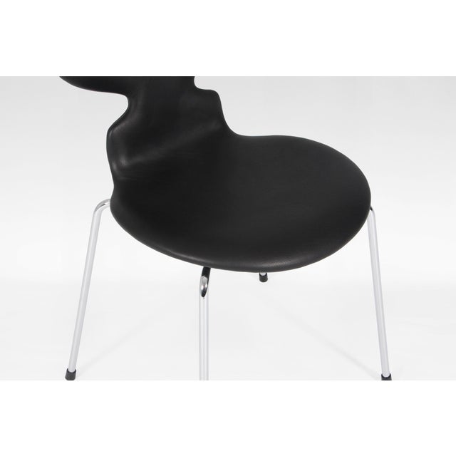 Series Model 3100 Ant Dining Chairs in Black Leather by Arne Jacobsen for Fritz Hansen, Set of 4 For Sale - Image 5 of 7