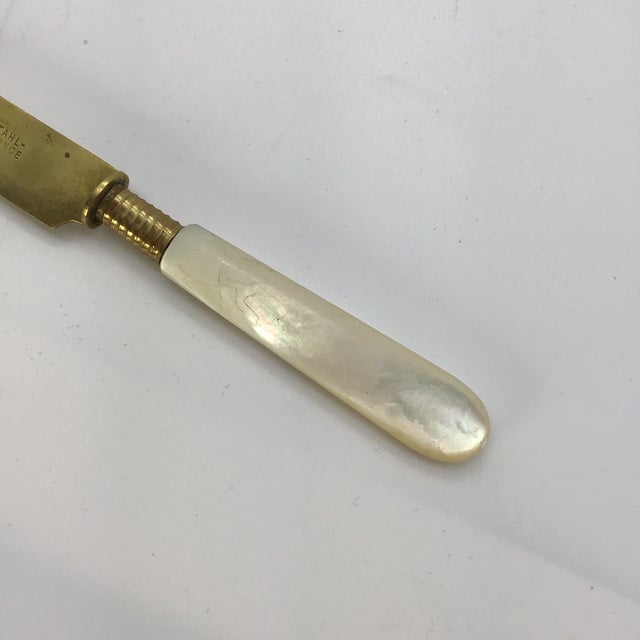 1940s Knife Set European Mop Handle 1940s Stahl Bronce German Fruit Knives Mother of Pearl Handles- Set of 5 For Sale - Image 5 of 6