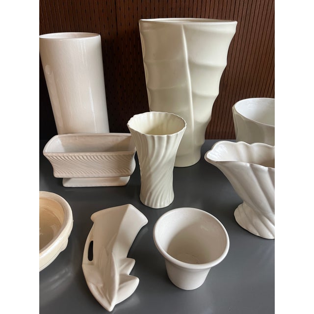 Vintage Cream/White Pottery Ceramics 40s McCoy/Bauer/Usa/Catalina Lot (12) For Sale - Image 12 of 16