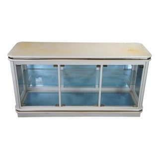 Mid 20th Century Hollywood Regency Off White Illuminated Display Cabinet Console Showcase Curio For Sale