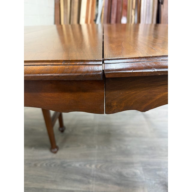 Vintage Queen Anne / Early American Style Oval Dining Table For Sale - Image 12 of 18