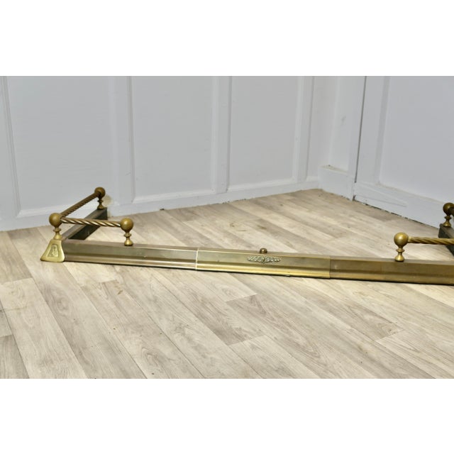 Victorian Extending Barley Twist Brass Fender This is a very attractive Brass Fender it has a brass base with a barley...