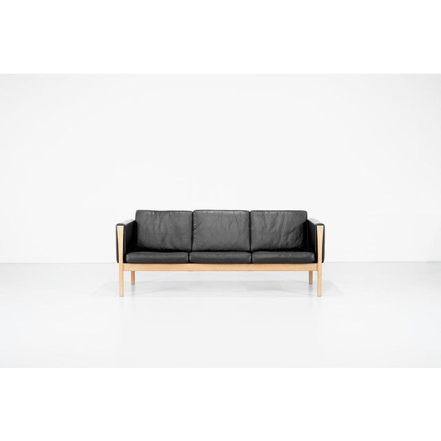 CH163 Sofa by Hans J. Wegner for Carl Hansen & Son, Denmark, 1965, in Very Good conditions. Designed 1960 to 1969